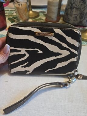 Stella & Dot Black and White Zebra Wristlet Wallet